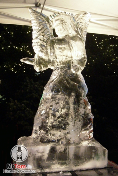 Weihnachtliche Eisskulptur: Eis-Engel
