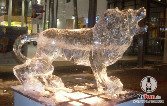 Eisfigur: Löwe, Eislöwe, Löwe aus Eis Eisfigur: Löwe, Eislöwe, Löwe aus Eis